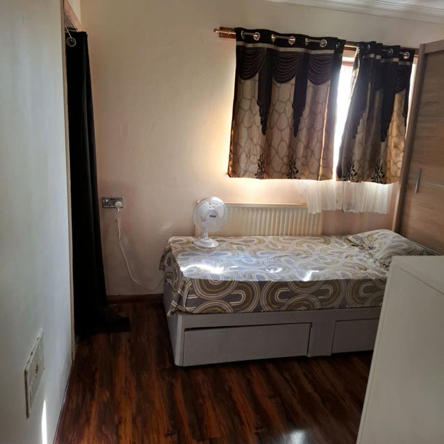 Room for rent Main Photo