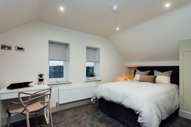 Superb property-En suite room & studio 🚿 Main Photo