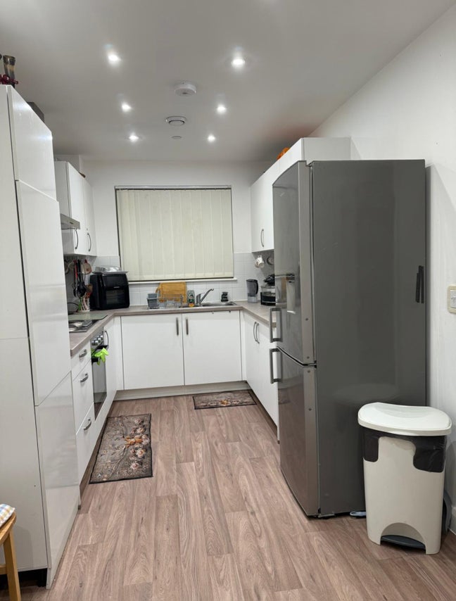 Available double room in Acton  Main Photo