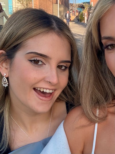 Professional female, 24, looking for a double room Main Photo