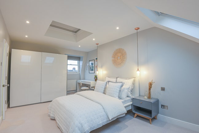 Stunning Top Floor En-suite  Main Photo