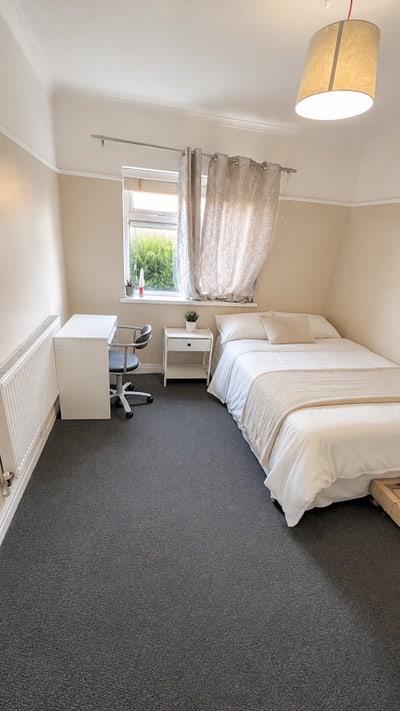 Nice Room in Ilford Area**Elizabeth Line** Main Photo