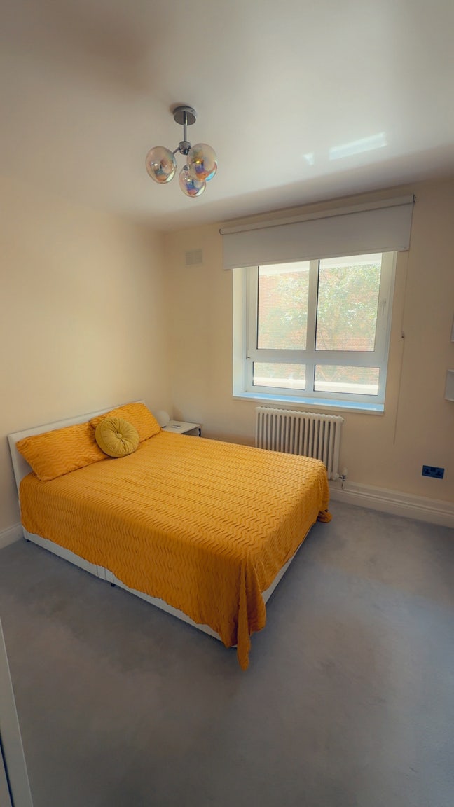 Spacious Double Room Available in 2 Bedroom Flat Main Photo