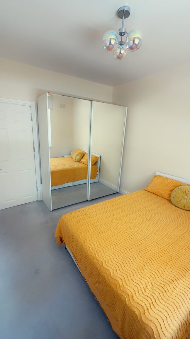 Spacious Double Room Available in 2 Bedroom Flat Main Photo