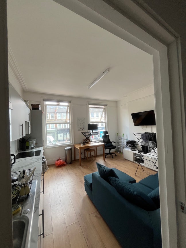 Bright double bedroom in Wandsworth Main Photo