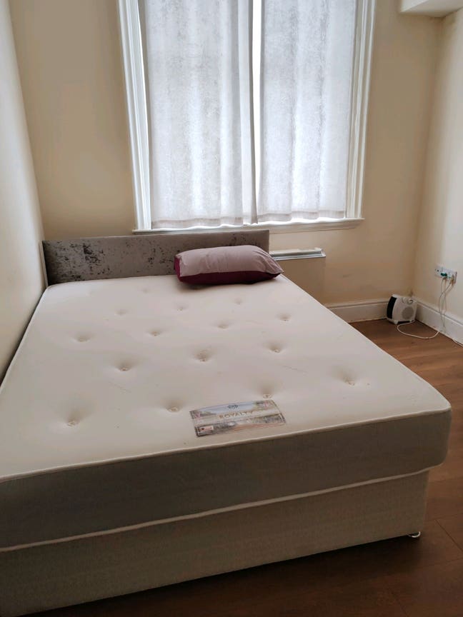 Room in gloucester  Main Photo
