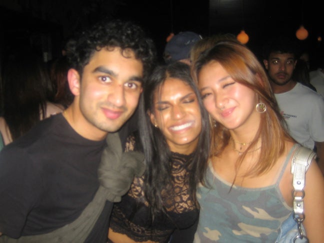 3 fun loving friends seeking 2 more  Main Photo