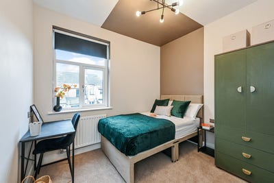 Furnished room in shared house in Roath Main Photo