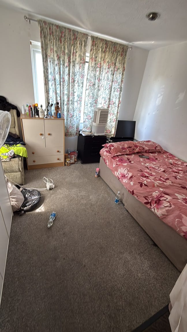 Room available in flat  Main Photo