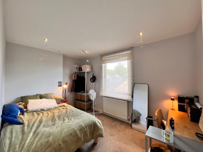 Double Room in Spacious West Hampstead flat  Main Photo