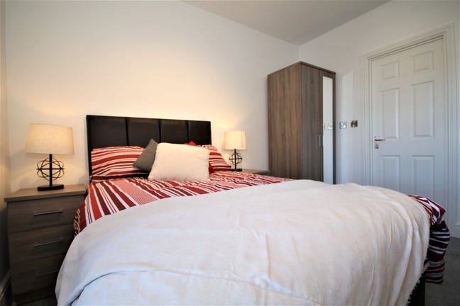 En suite room - friendly house 🏠  Main Photo