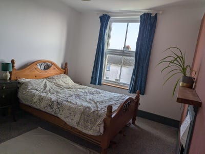 Short term spacious double bed room Main Photo