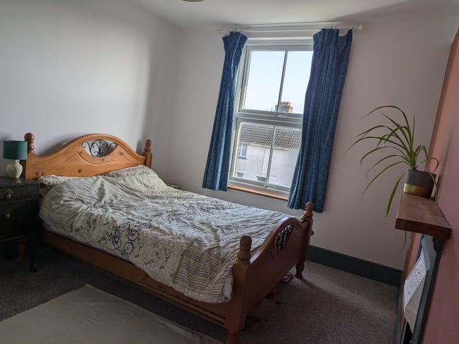 Short term spacious double bed room Main Photo