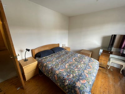 Double room in quiet house - women only Main Photo