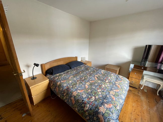  Double  room  in  quiet  house  -  women preferred   Main Photo