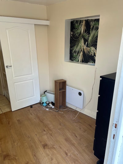 Compact 1 Bedroom Flat with Private Garden DA8 Main Photo