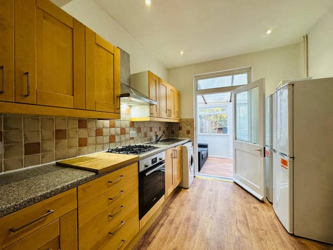 Stunning Doubles Room in the Heart of Wimbledon Main Photo