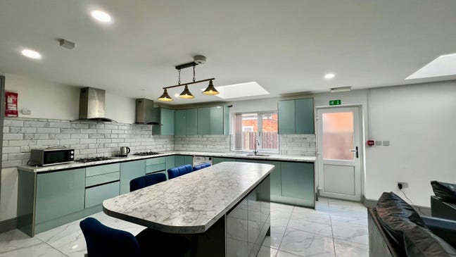 9 Ensuite Rooms -  Move-in Today! Affordable  Main Photo