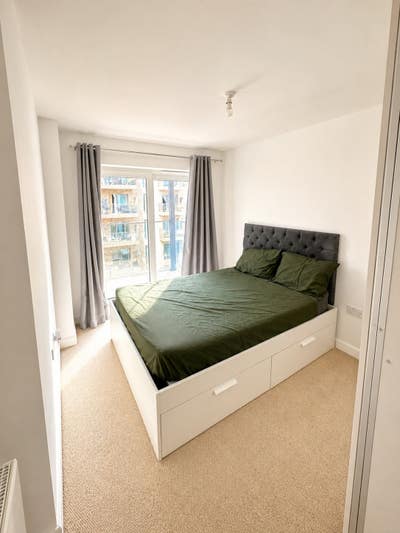 Modern Ensuite Room- Double all bills include Main Photo