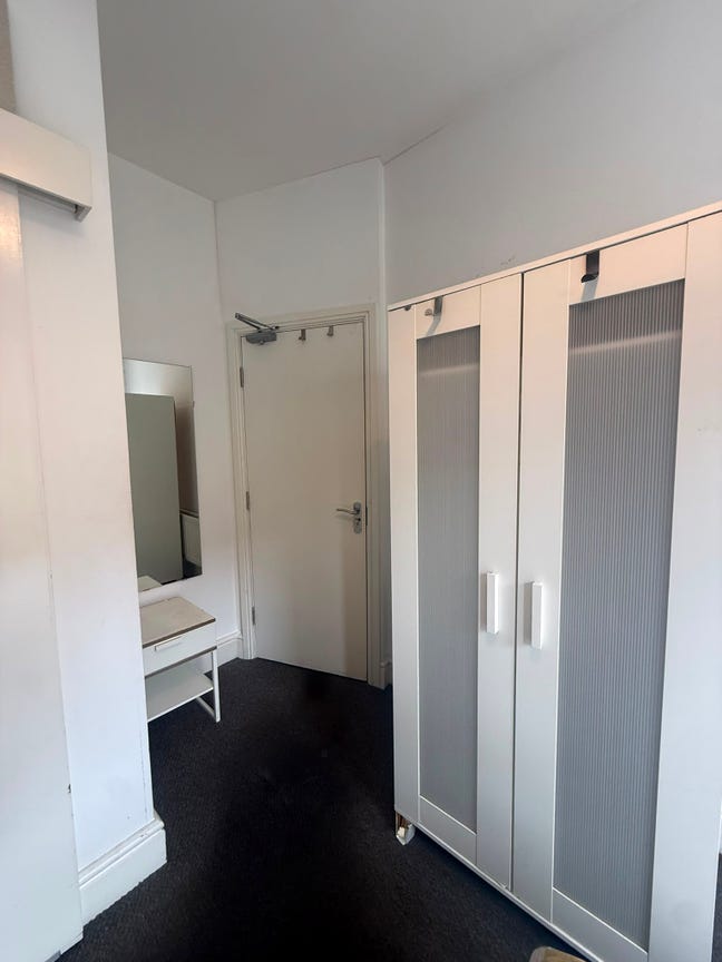 Great Value Double Room in Salford 🧡 Main Photo