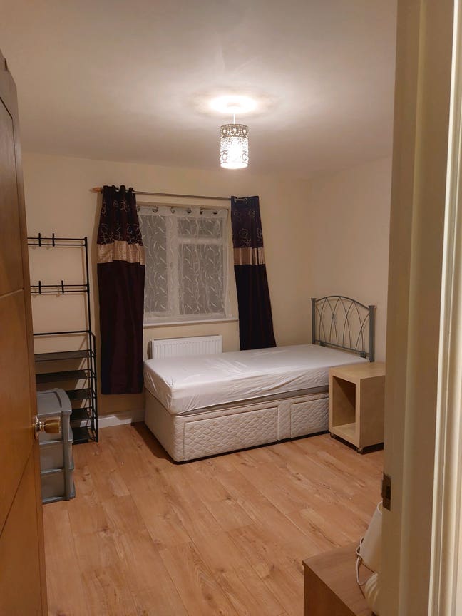 3 Furnished bedrooms to let in Camberley  Main Photo