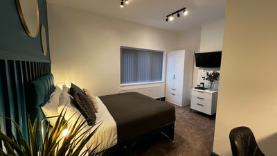 Available Now Stunning Spacious Ensuite Bills Incl Main Photo