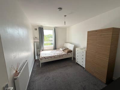 Spacious Double Room in a Shared Flat in E1 Main Photo
