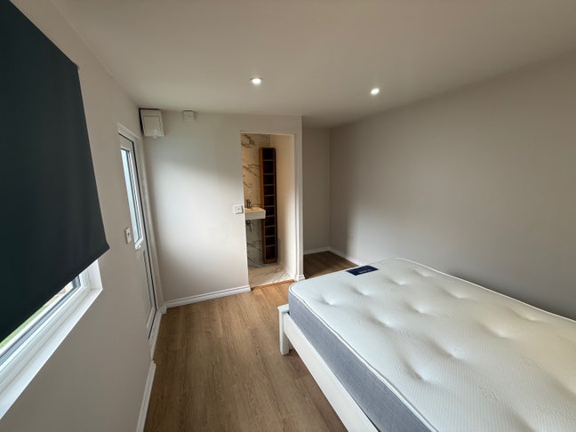 Bright Private Double Room All Bills Included  Main Photo