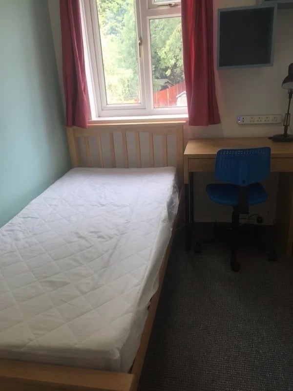 Spare room to move into Main Photo