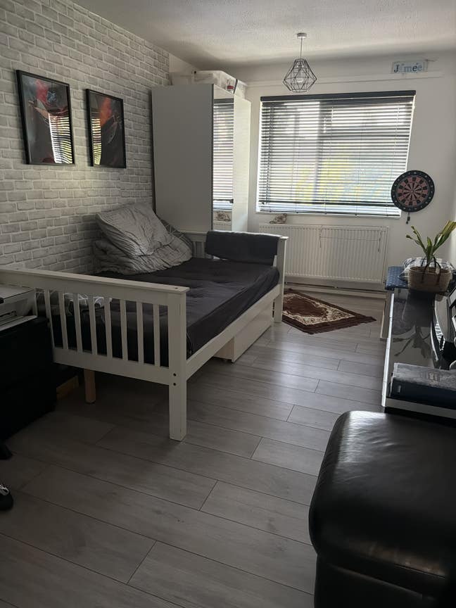 Spare Room Available – Respectful Home Main Photo