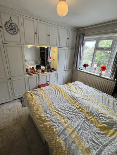 Large double room in very clean house  Main Photo