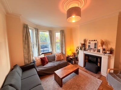 Double room in friendly Harringay home Main Photo