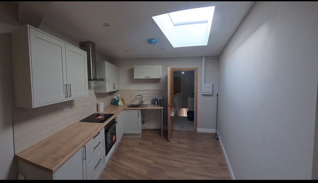 Stunning 2 bedroom apartment in the centre of ST a Main Photo