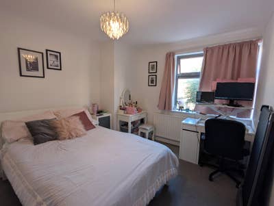 Double room in modern flat in Brick Lane area Main Photo
