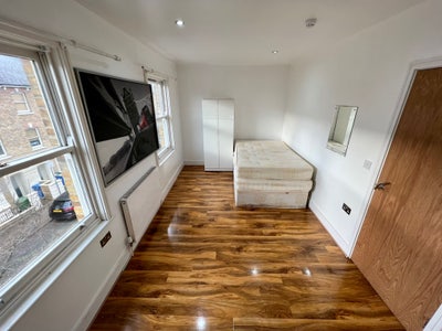 Prime Location Bright Spacious Double Room  Main Photo