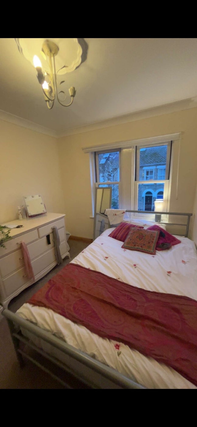 Room available in friendly house share!! Main Photo