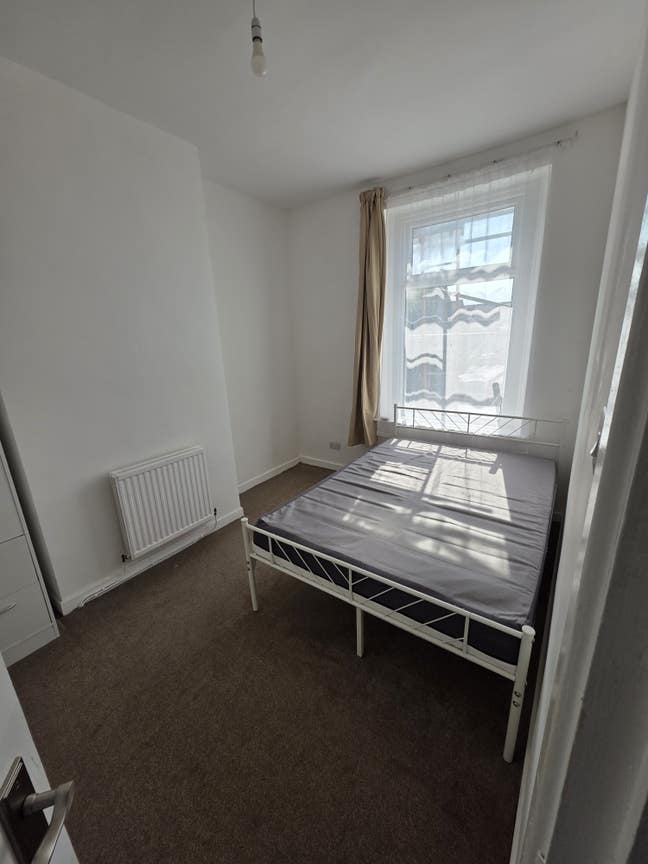 2 bedroom Flat  Main Photo