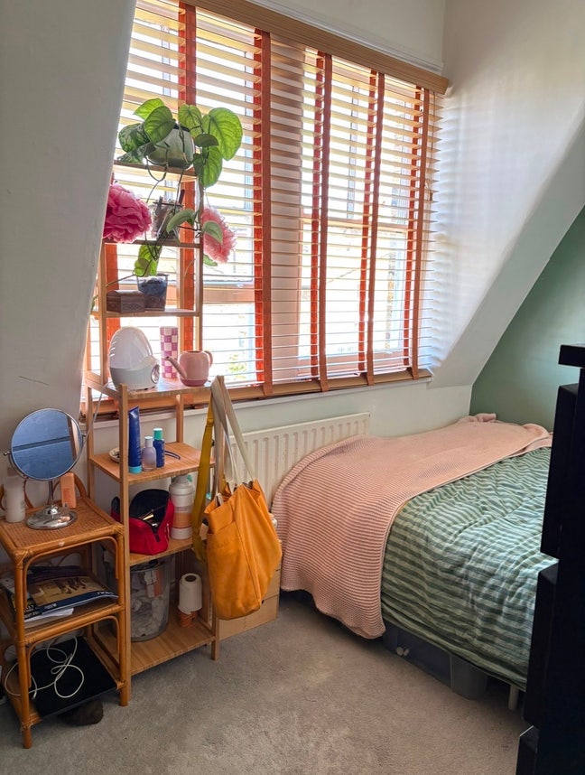 Sunny Double Bedroom Available in Parsons Green Main Photo
