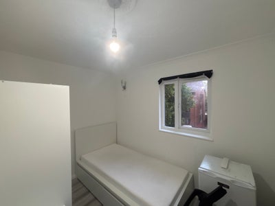 Single Furnished Room to Rent  Main Photo