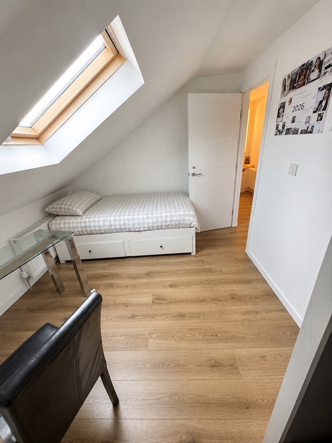 Single or sharing room available immediately  Main Photo