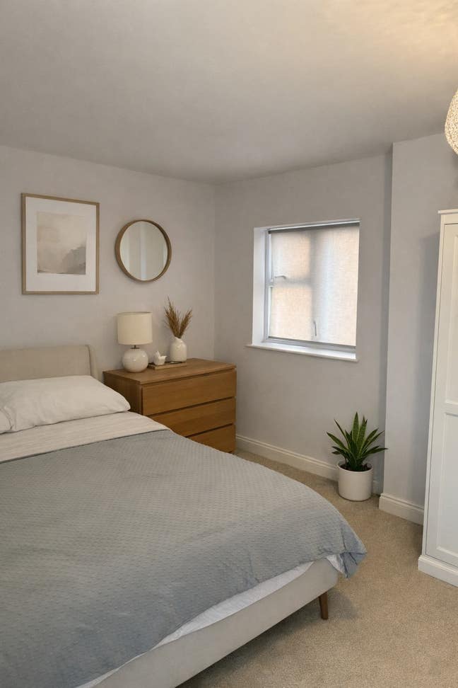 Double en suite with separate office. Bills inc. Main Photo