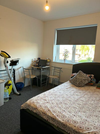 ✨ Spacious Double Room | RM12 | Bills Inc Main Photo