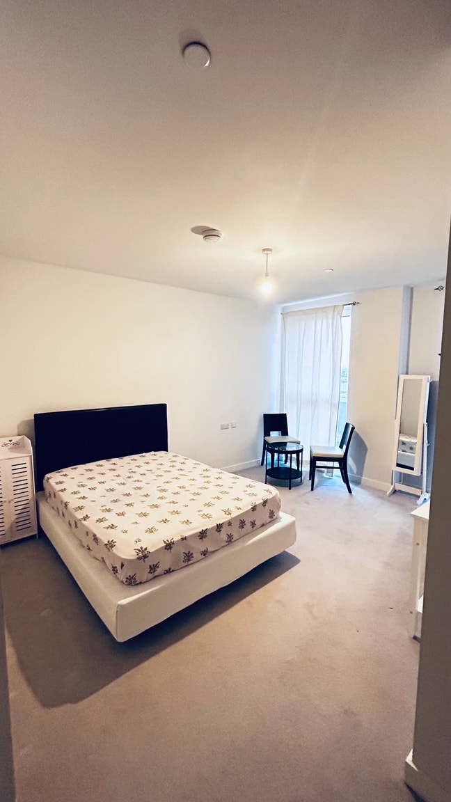 Big Furnished Double Room| 10mins Southall station Main Photo