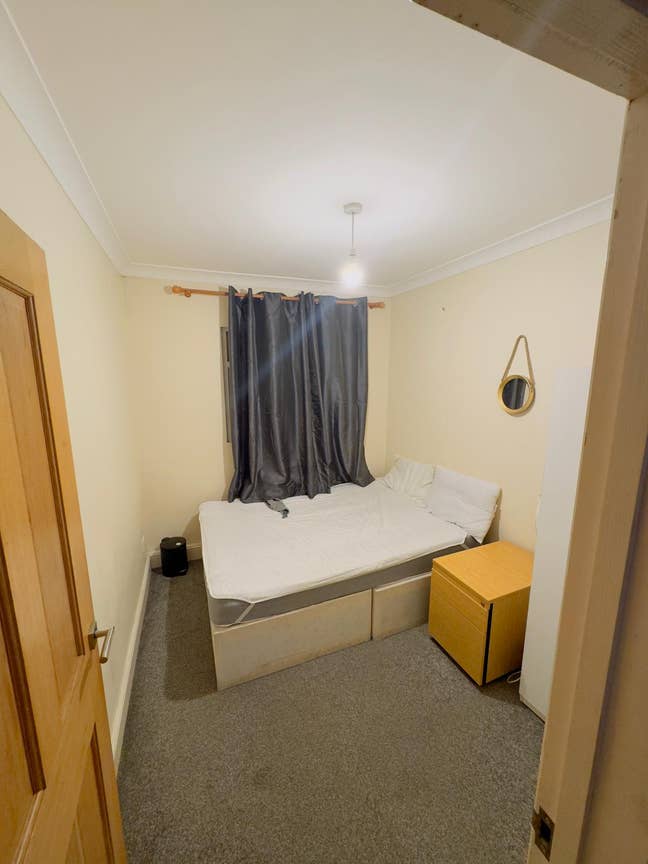 2 Rooms available for Rent - Feltham, TW13 6BG Main Photo