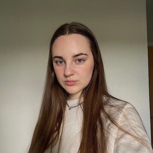 Professional Female seeks a single or double room Main Photo