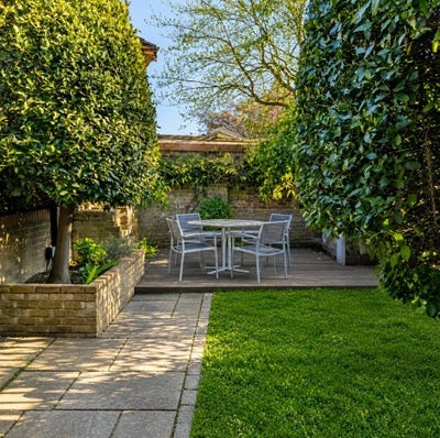 Large Double Room with Lush Garden Main Photo