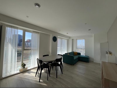Modern Room in 2-Bed Flat in Canning Town Main Photo
