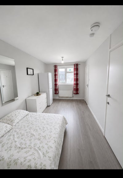 Ensuite Double Room | 0 Deposit | Couples Welcome  Main Photo