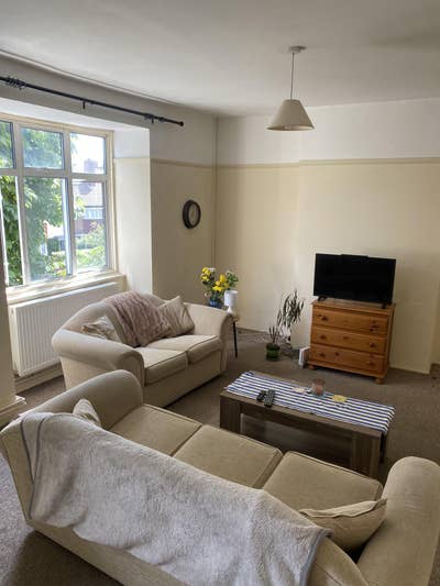 Room in Spacious 2-Bed Flat in Clapham North Main Photo