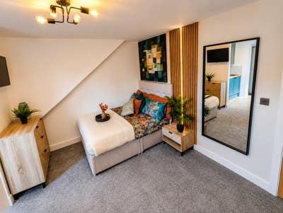 📍Boutique Extra Large Ensuite📍Best Location 📍 Main Photo